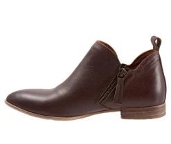 Boots & Booties><noscript><img width=