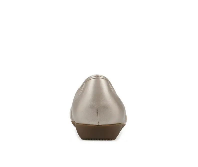 Flats>Cliffs by White Mountain Women's Calming Flats