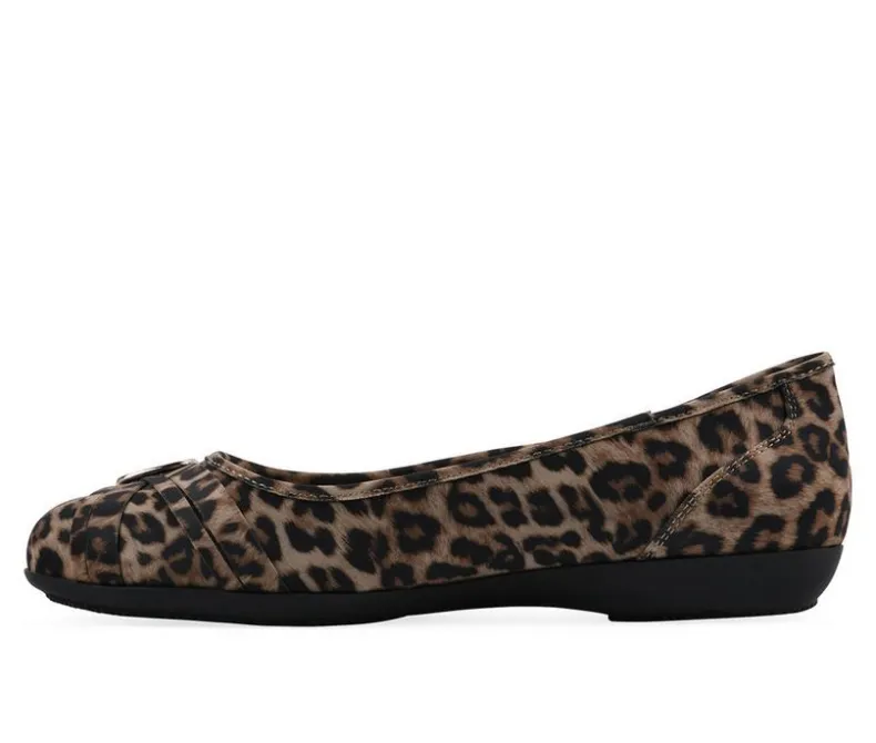 Flats>Cliffs by White Mountain Women's Calming Flats