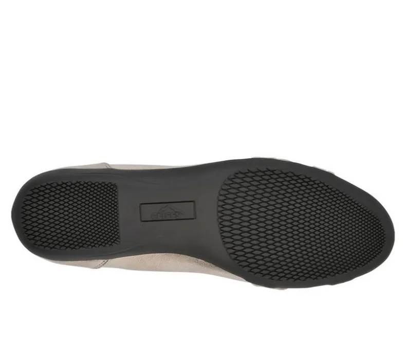 Flats>Cliffs by White Mountain Women's Calming Flats
