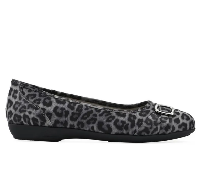 Flats>Cliffs by White Mountain Women's Calming Flats