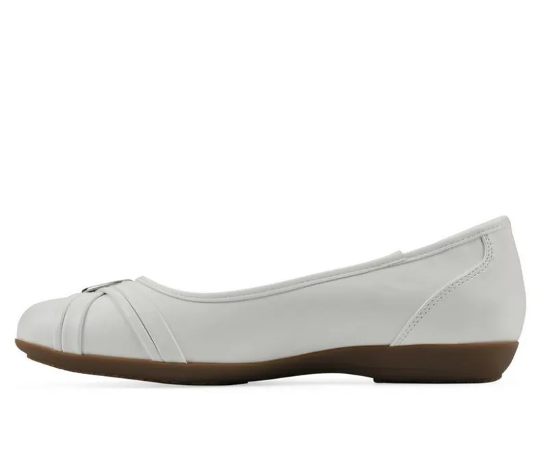 Flats>Cliffs by White Mountain Women's Calming Flats