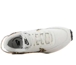 Fashion & Lifestyle|Athletics & Sneakers><noscript><img width=