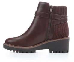 Boots & Booties><noscript><img width=