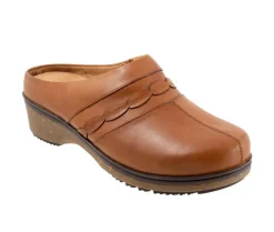Clogs & Mules>Softwalk Women's Amber 3.0 Clogs