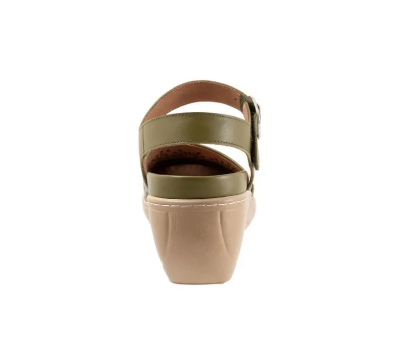 Clogs & Mules>Softwalk Women's Mabelle Perf Clogs