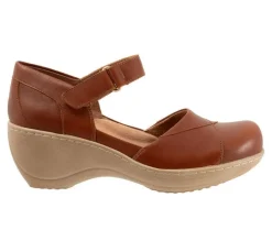 Clogs & Mules>Softwalk Women's Miri Heeled Clogs