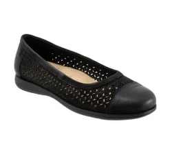 Flats>Trotters Women's Delmara Perf Flats