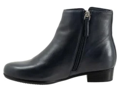 Boots & Booties><noscript><img width=